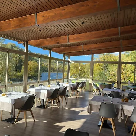 Finestra Sul Castel dell'Alpi