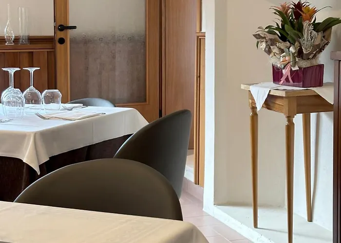 Finestra Sul Castel dell'Alpi