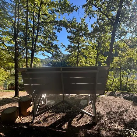 Finestra Sul Castel dell'Alpi